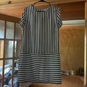 Women’s Forever21 Essentials Contrast Stripe Keyhole Crewneck Mini Shirt Dress
